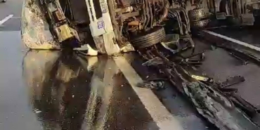 ANADOLU OTOYOLU'NDA TIR DEVRİLDİ: KİLOMETRELERCE ARAÇ KUYRUĞU OLUŞTU