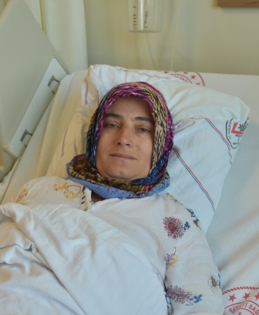 PATLAMADA YARALANAN İŞÇİLER KORKUNÇ ANLARI ANLATTI: "NAMAZ KILIYORDUM, CAM ÜZERİME DÜŞTÜ" "ATEŞİN BASINCI BİZİ MASANIN ALTINA FIRLATTI"