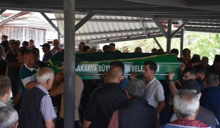 Girdikleri denizde boğulan 2 kardeş son yolculuğuna uğurlandı