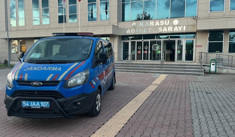 YAŞI KADAR HAPİS CEZASI VARDI, JANDARMA YAKALADI