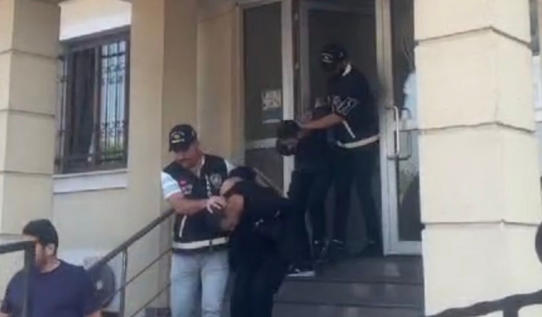 Sakarya’da ‘dur’ ihtarına uymayıp kaçtılar, 4 polisin kazada yaralanmasına sebep oldular