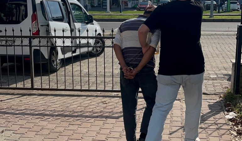 Uyuşturucu madde satarken polise yakalanan şahıs tutuklandı
