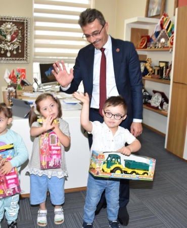 BAŞKAN ŞENOL DİNÇ ÖZEL MİSAFİRLERİNİ AĞIRLADI (1)