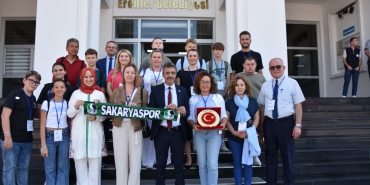 BAŞKAN ŞENOL DİNÇ ÜÇ ÜLKEDEN GELEN MİSAFİRLERİ AĞIRLADI (1)