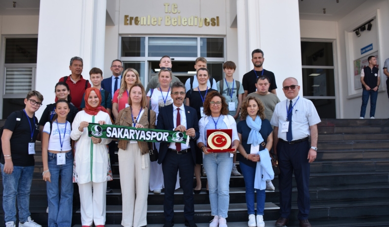 BAŞKAN ŞENOL DİNÇ ÜÇ ÜLKEDEN GELEN MİSAFİRLERİ AĞIRLADI