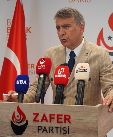 Zafer Partisi Sözcüsü Azmi Karamahmutoğlu
