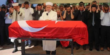 cephanelik-gibi-patlayan-fabrikada-hayatini-kaybetmisti-son-yolculuguna-ugurlandi