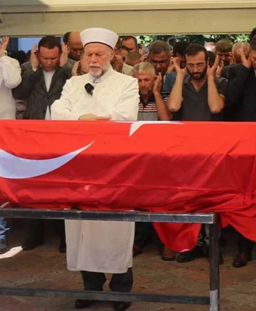 cephanelik-gibi-patlayan-fabrikada-hayatini-kaybetmisti-son-yolculuguna-ugurlandi