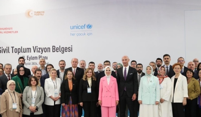 İL MÜDÜRÜ ZEKERİYA SELAMET, BAKAN MAHİNUR ÖZDEMİR GÖKTAŞ İLE BİR ARAYA GELDİ