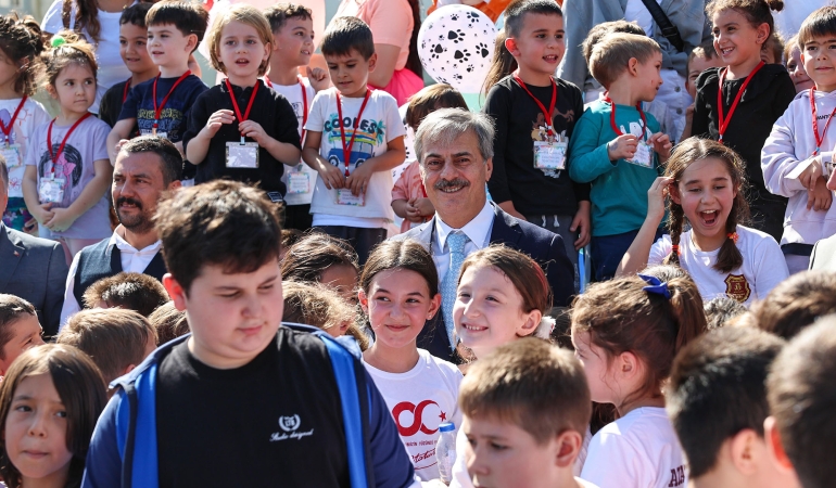 Sakarya’da Türkiye’ye örnek rengârenk ‘can dostu’ buluşması: “Pati İzi ile her gün bir can yeni yuvasına kavuşuyor”