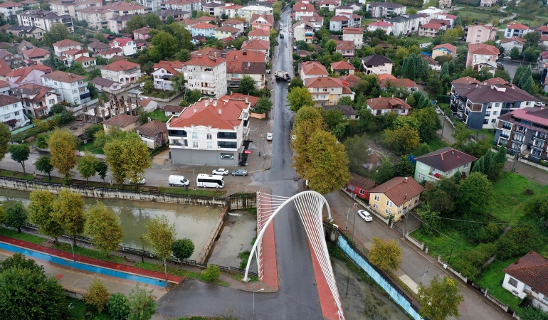 Hendek’te 3 mahalleyi bağlayan hat sil baştan: Büyükşehir tablo gibi işledi