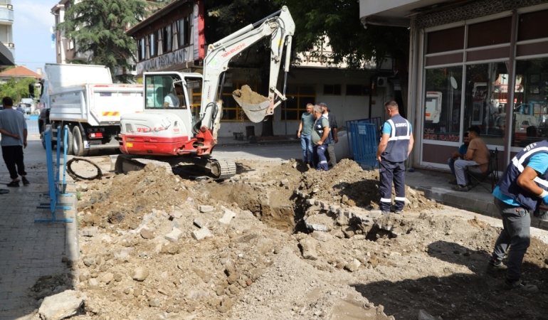 HENDEK’TE ALTYAPI SEFERBERLİĞİ SÜRÜYOR