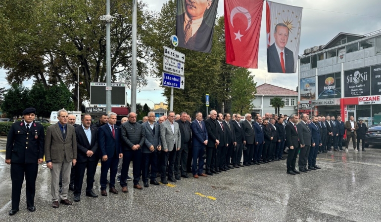 HENDEK’TE MUHTARLAR GÜNÜ TÖRENLE KUTLANDI