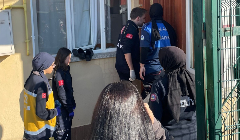 Büyükşehir’in vefa ziyareti 90 yaşındaki kadının hayatını kurtardı Ses gelmeyince kapıyı itfaiye açtı