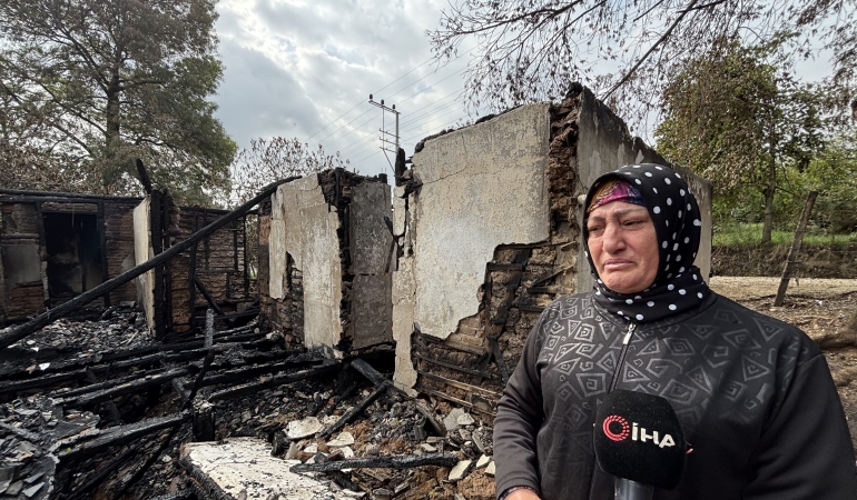 Bu olay Türkiye’yi ağlatacak: Oğlunun hatıralarıyla yaşadığı evi gözlerinin önünde kül oldu