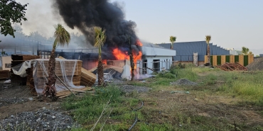 BUNGALOV TESİSLERİNİN YANINDA YAPIMI DEVAM EDEN RESTORAN ALEVLERE TESLİM OLDU