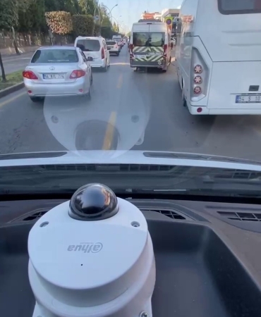 FERMUAR SİSTEMİ İLE AMBULANSA YOL VERİLDİĞİ ANLAR KAMERADA