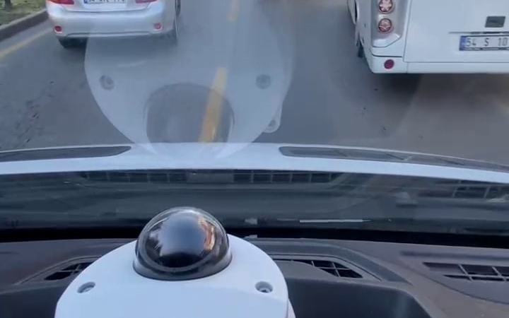 FERMUAR SİSTEMİ İLE AMBULANSA YOL VERİLDİĞİ ANLAR KAMERADA