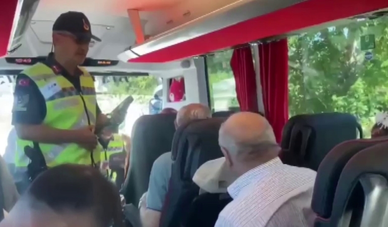Jandarma trafikte göz açtırmıyor