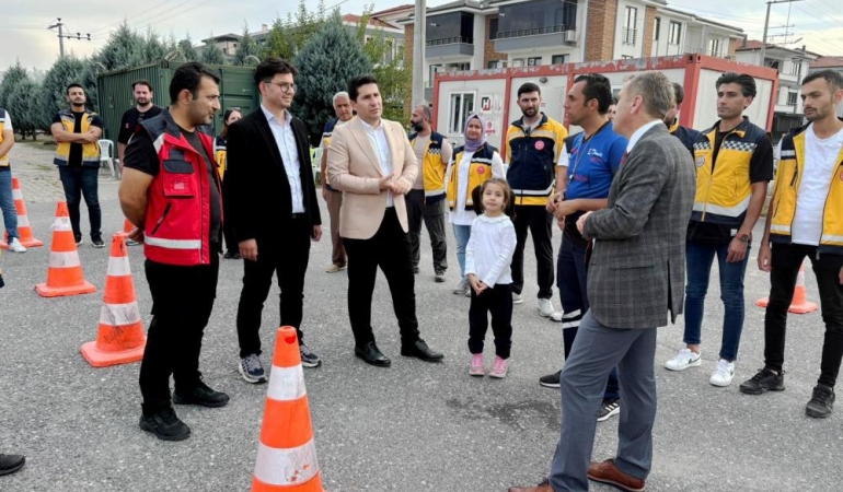 Ambulans şoförlerine güvenli sürüş eğitimi