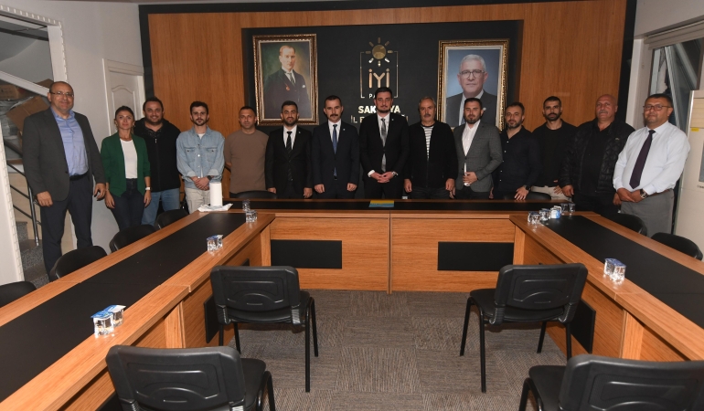 İyi Parti Serdivan ilçe başkanlığında bayrak değişimi.