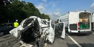 anadolu-otoyolunda-hafif-ticari-arac-ile-minibus-carpisti-3-kisi-oldu-3-kisi-yaralandi