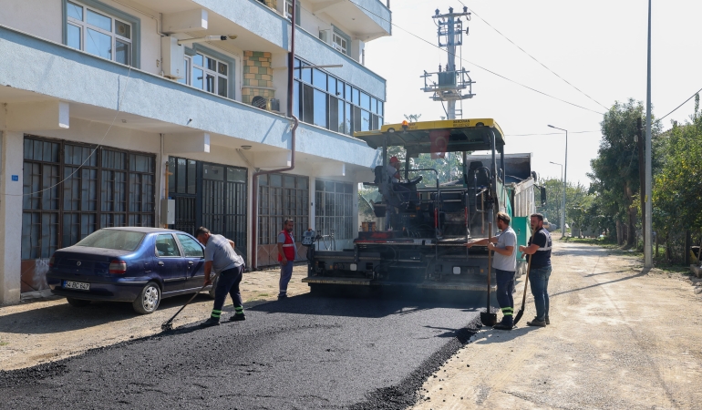 Serdivan’da Asfalt Mesaisi Sürüyor
