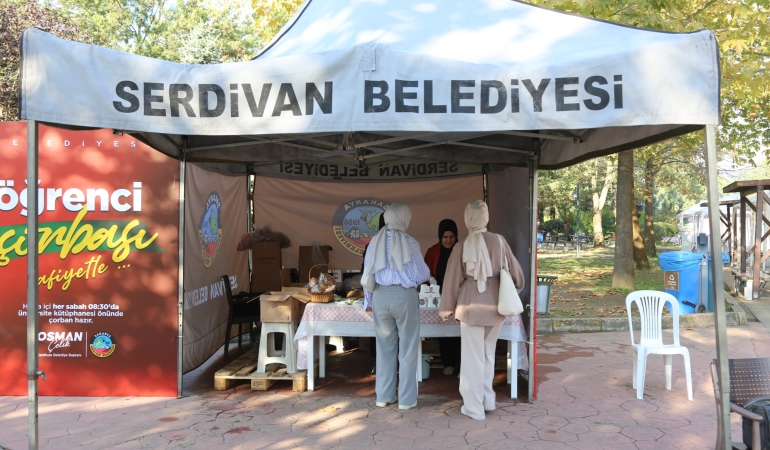 Serdivan Belediyesi’nden çorba ikramı