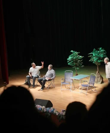 park-etmek-yasaktir-tiyatrosuna-yogun-ilgi