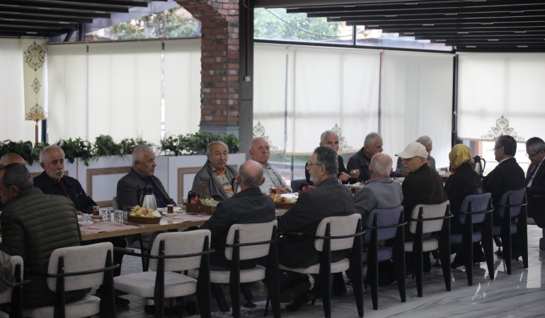 BAŞKAN ŞENOL DİNÇ 1 EKİM DÜNYA YAŞLILAR GÜNÜNÜ KUTLADI