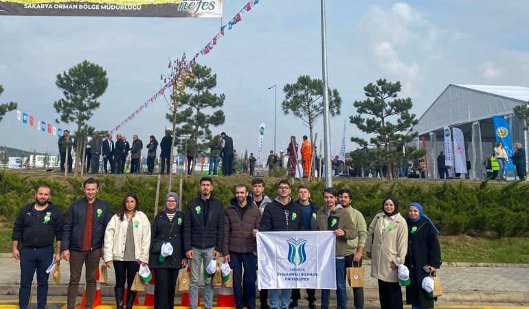 Fidanları toprakla buluşturdular