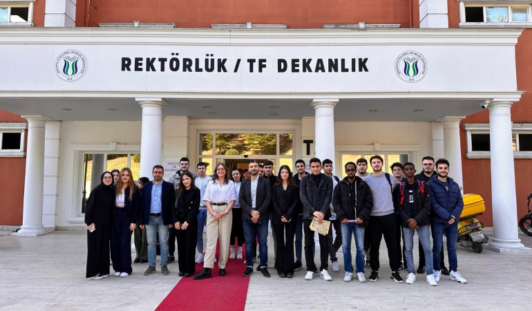 Konferansı saha gezisi ile birleştirdiler