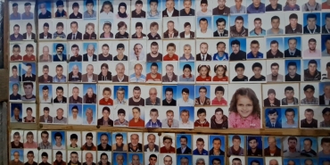 MÜŞTERİLERİNİN VESİKALIK FOTOĞRAFLARINI 38 YILDIR DÜKKANINDA SERGİLİYOR