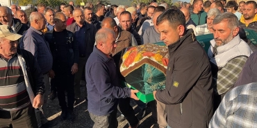 ALEVLERE TESLİM OLAN EVDE HAYATINI KAYBEDEN KADIN SON YOLCULUĞUNA UĞURLANDI