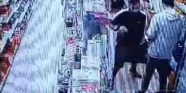 MARKETTE UYUŞTURUCU ALIŞVERİŞİ KAMERALARA TAKILDI SAKARYA'DA UYUŞTURUCU OPERASYONU: 2 GÖZALTI