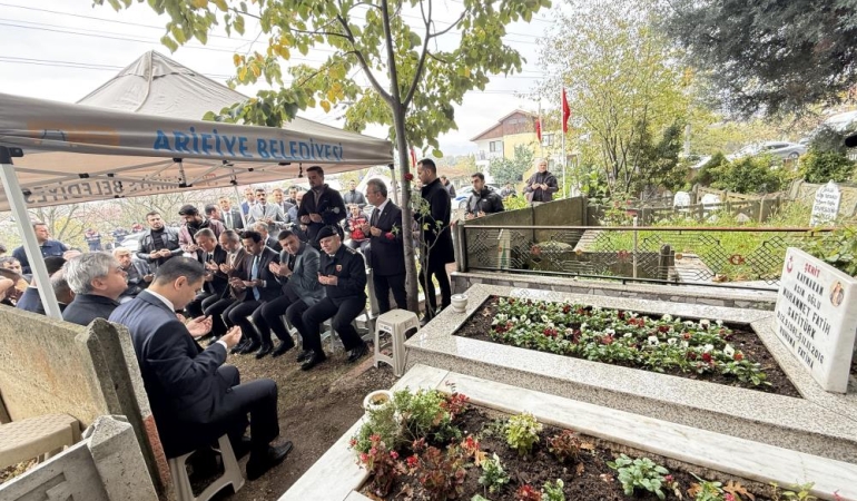 Görevi başında şehit edilen Kaymakam Safitürk, vefatının 8’inci yılında kabri başında anıldı