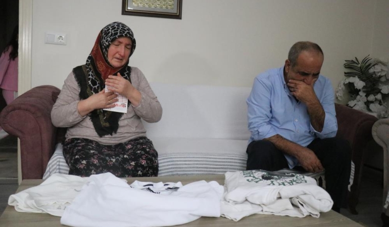 Acılı annenin feryadı yürekleri dağladı: “Benim oğlum koca bir gemiye nasıl sığmamış?”