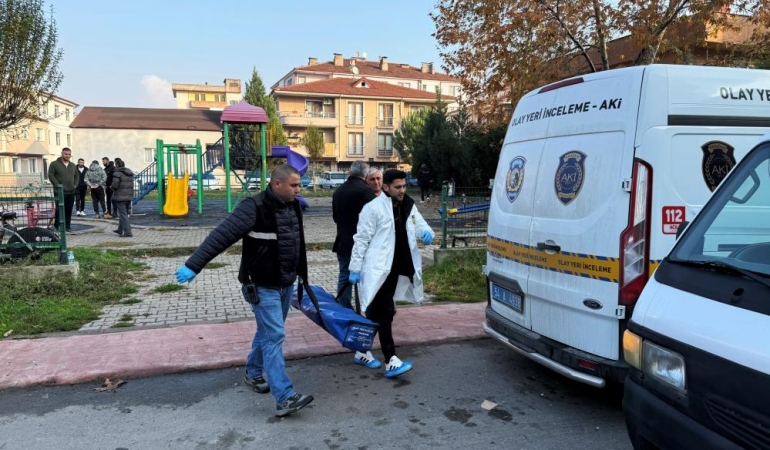 Çocuk parkında başından vurulmuş halde ölü bulundu