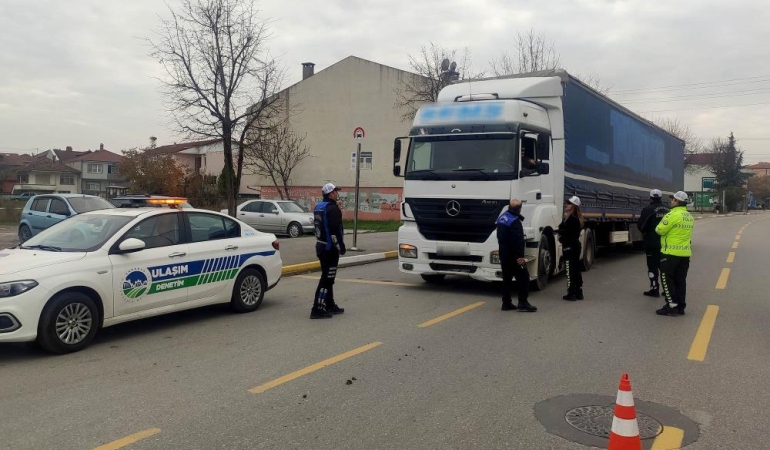 Sakarya’da ağır tonajlı araçlara denetim
