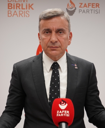 Azmi Karamahmutoğlu,