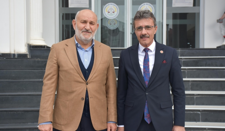 BAŞKAN DİNÇ, BAŞKAN PÜSKÜLLÜ’YÜ AĞIRLADI