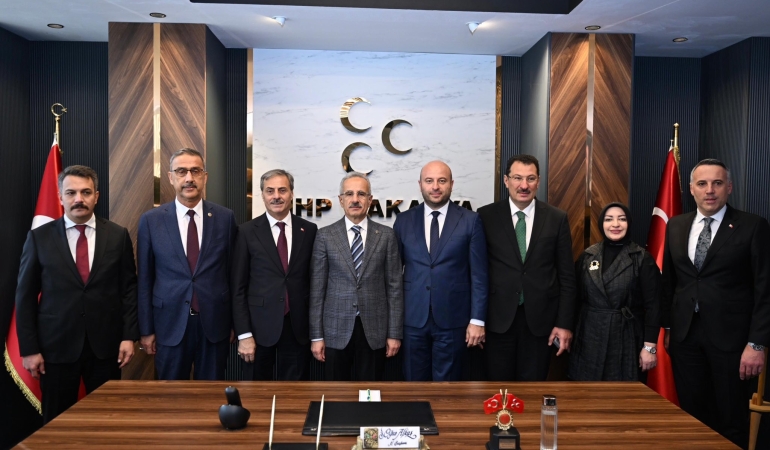 Bakan Uraloğlu MHP Sakarya İl Başkanlığını ziyaret etti