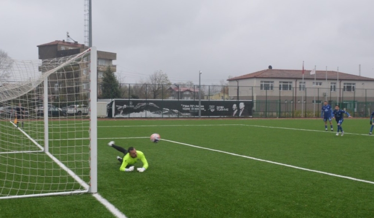 Kocaali’de komşuların maçı 1-1 bitti.