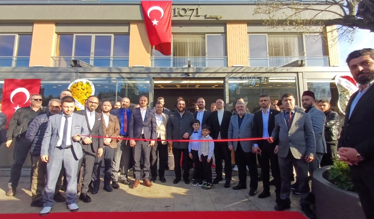 1071 Coffee Lounge; görkemli bir açılışla başiskele sahilinde hizmete girdi