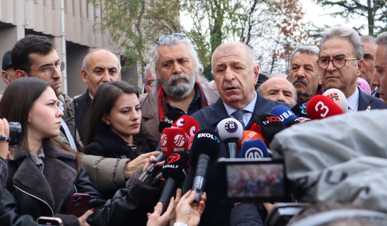 Prof. Dr. Ümit Özdağ, Kemal Kılıçdaroğlu’nun yargılandığı davaya katıldı. Destek çıklaması yaptı