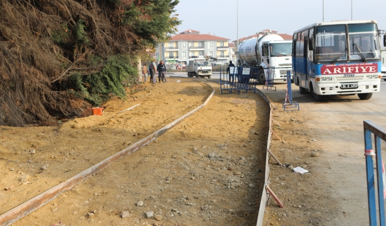 Arifiye Belediyesi, Beton Kaldırım Çalışmalarına Devam Ediyor…