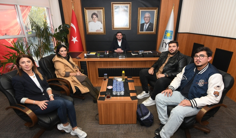 İl teşkilatımızda bugün Kaynarca ilçemizde bulunan Uygulamalı Bilimler Fakültesi öğrenci temsilcisi Mustafa Yanık ve Uluslararası öğrenciler temsilcisi Ammar Alhalifa’yı misafir ettik.