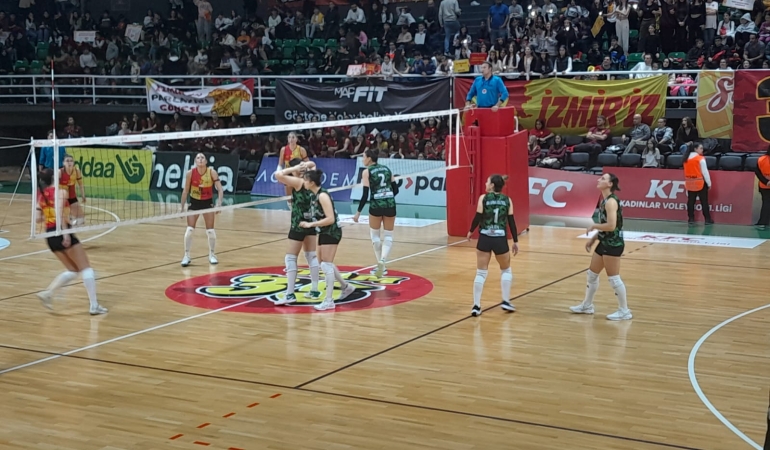 Sakarya Voleybol, KFC Kadınlar Voleybol 1. Ligi 10. hafta mücadelesinde namağlup lider Papara Göztepe’ye deplasmanda 3-1 mağlup