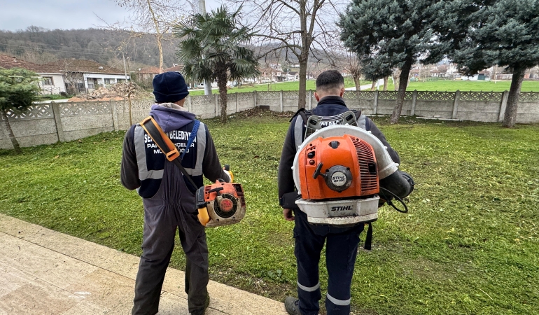 Serdivan’da Yeşil Alanlara Düzenli Bakım