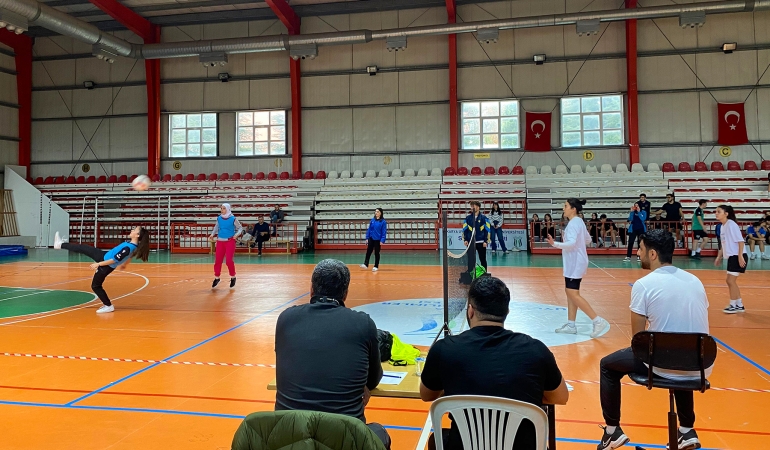 Kozlarını ayak tenisinde paylaştılar